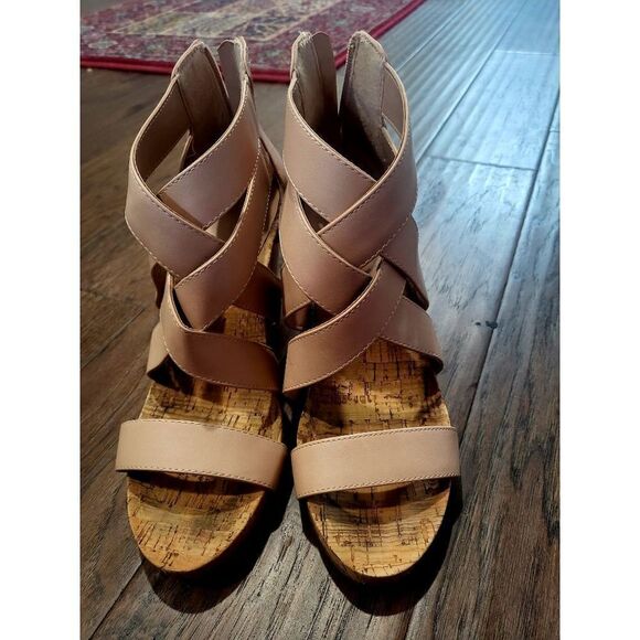 BCBG Generation Pump size 8.5 - Picture 1 of 5